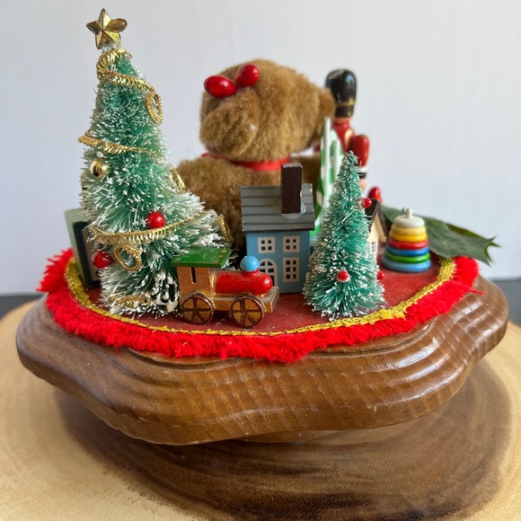 Schmid 1984 CHRISTMAS EVE Music Box Wood Base & Toys - Picture 5 of 7